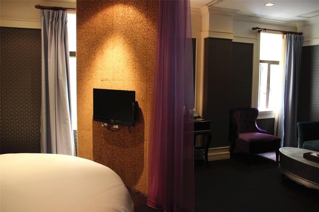 Manhattan Jinling Hotel Shanghai Exterior foto