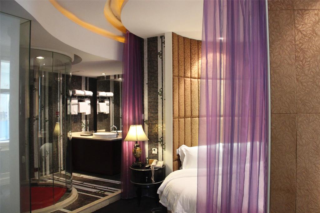 Manhattan Jinling Hotel Shanghai Exterior foto
